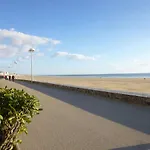 Moderne 2 Pieces + Cabine, Terrasse, Proche - - Fr-1-224c-204