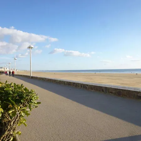 Moderne 2 Pieces + Cabine, Terrasse, Proche - - Fr-1-224c-204