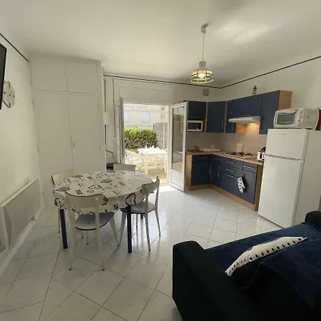 Moderne 2 Pieces + Cabine, Terrasse, Proche - - Fr-1-224c-204 *